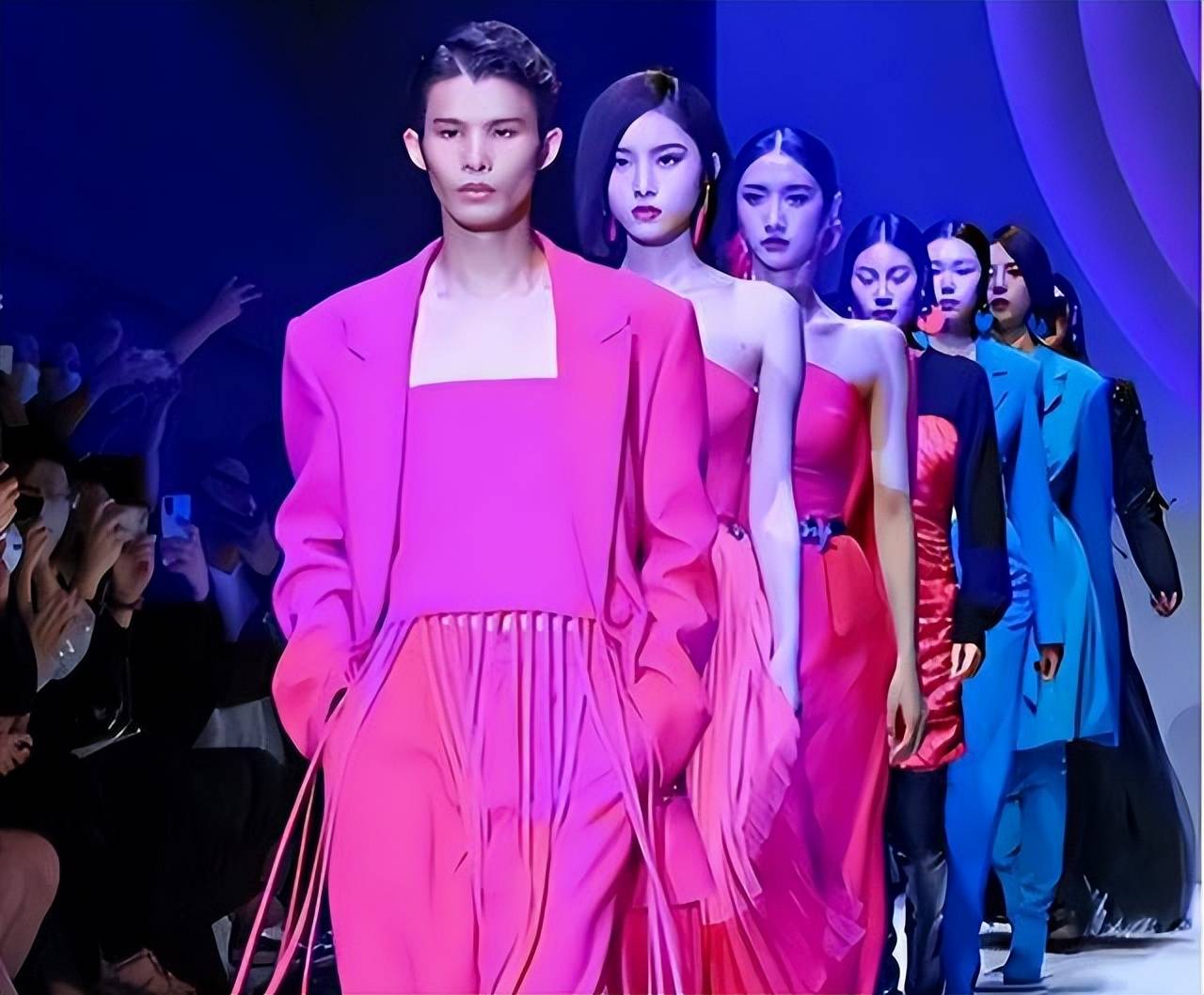 觉得是大家的口味奇葩,就喜欢看反串,其实不然,陆仙人虽然身为男生