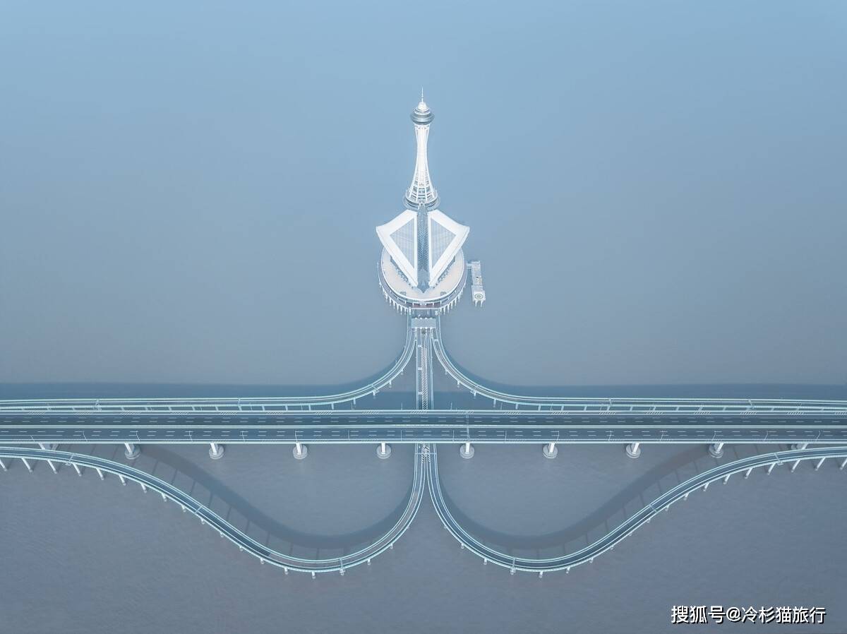它是上海,苏南地区与宁波北大门的快速通道,可以经由跨海大桥自驾去