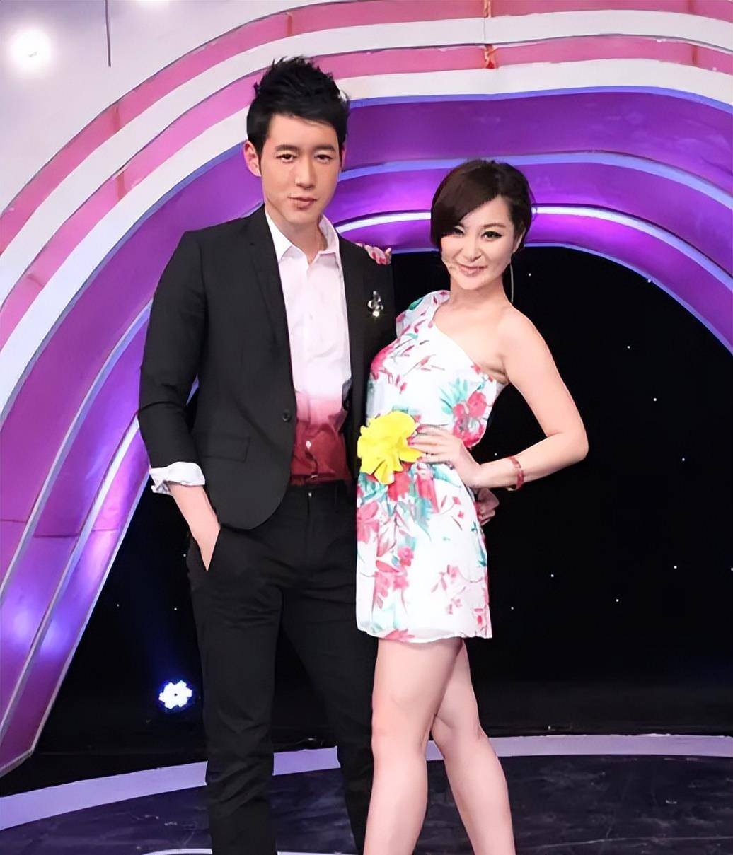 她是央视美女主持人,相恋4年男友潦草收场,如今46岁