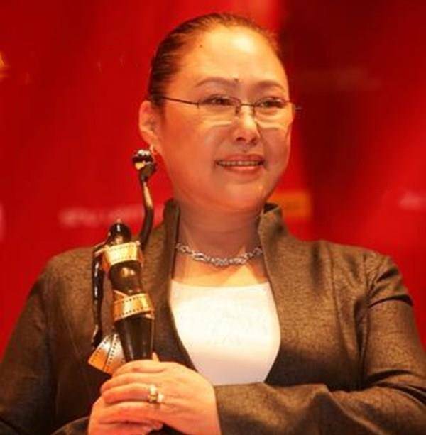 她走了50年,如今坐轮椅继续前行_斯琴高娃_凌子风_角色
