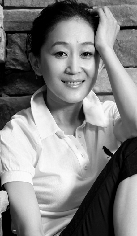 她56岁还单身,和亲哥哥约定终身不婚陪伴到老,父母没有意见_陈瑾_陈准