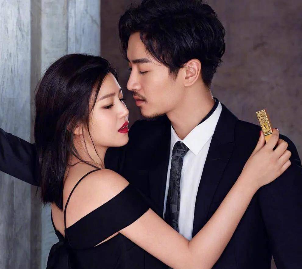 娱乐圈最年轻的四对明星夫妻董子健不算啥他俩还没毕业就结婚