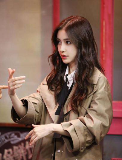 同样是大波浪,关晓彤老气,杨颖气质,看到杨幂的彻底沦陷