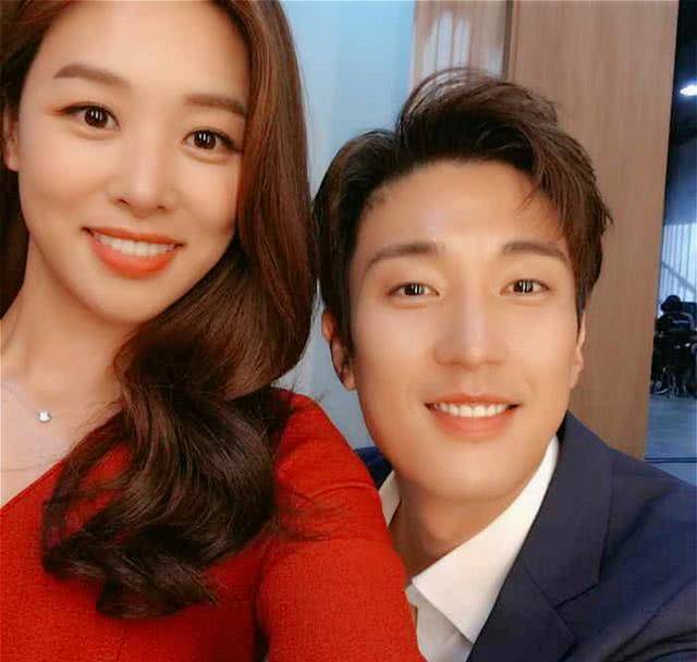 姜京俊,张申英8个月大的儿子太可爱,成功俘获阿姨叔叔辈的粉丝_郑宇