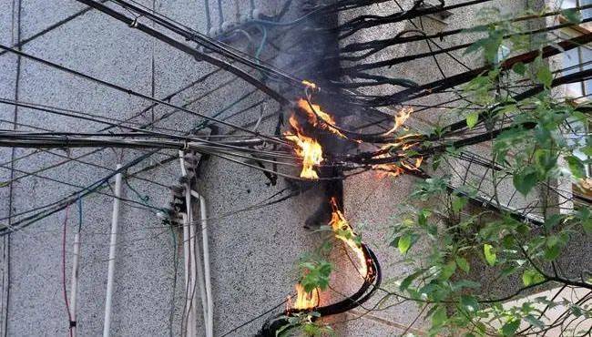 引起线路老化的原因是什么