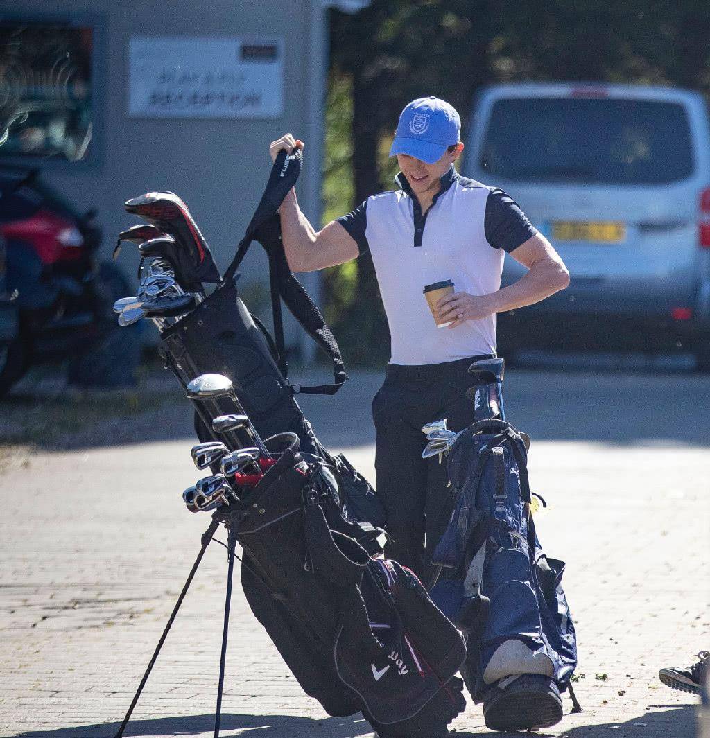 原创荷兰弟汤姆赫兰德打高尔夫球一改逗比气质变身高富帅啦