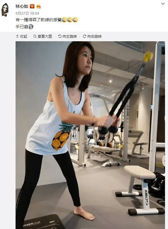 原创46岁林心如做空中吊环瑜伽穿紧身裤腰臀比突出大露腹肌太性感