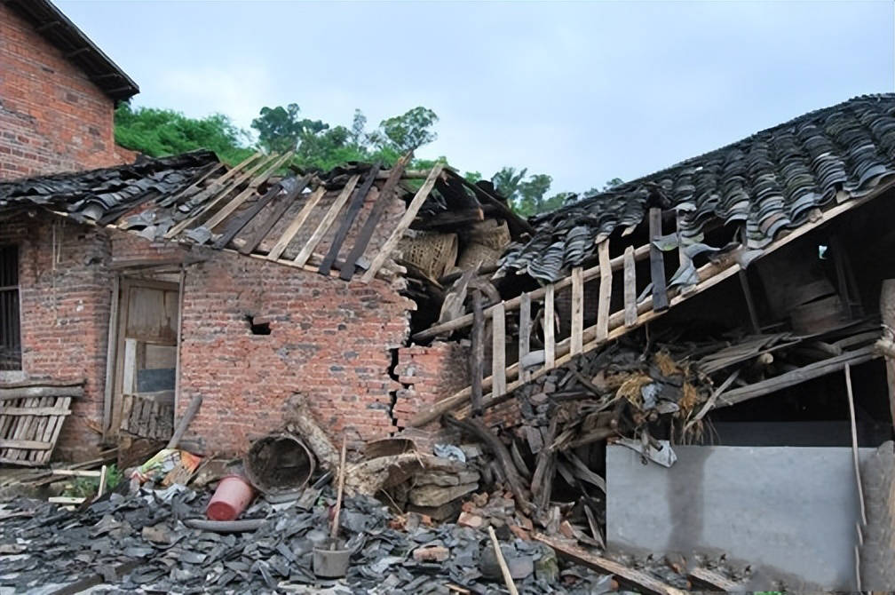 原創農村房屋倒塌後可以申請重建嗎戶口在農村可以重新蓋房麼