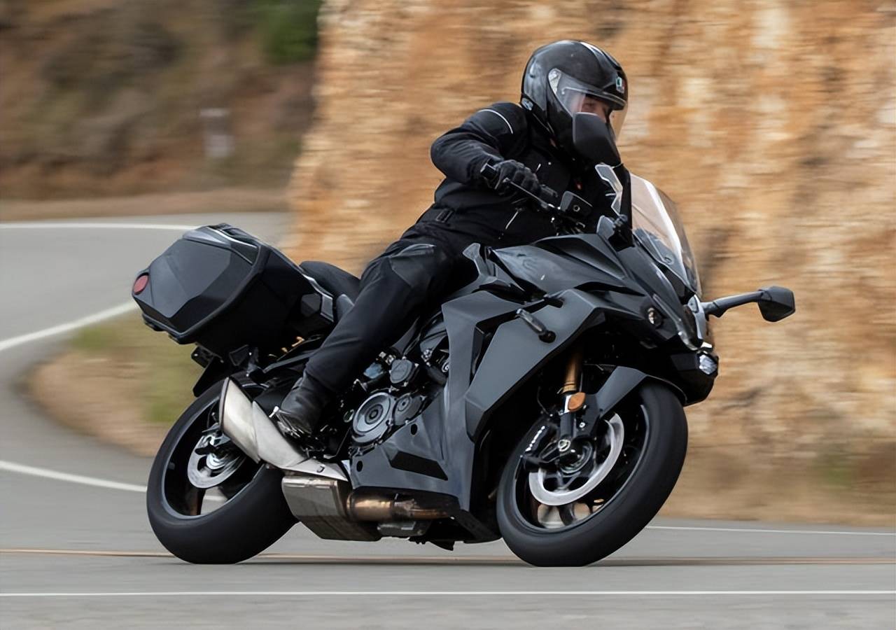 铃木正在通过将令人惊叹的gsx-r变成更可口的运动旅行自行车来解决