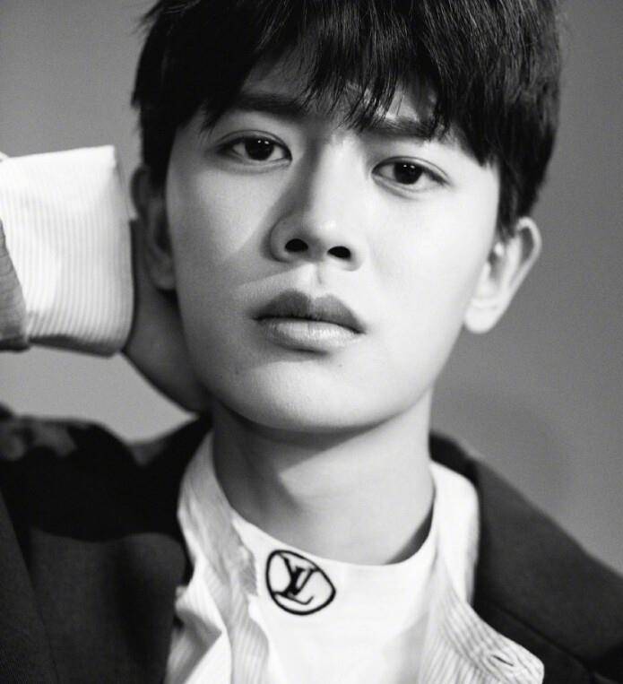 原创男星的痣都这么苏吗坂口健太郎撩人李钟硕的痣成点晴之笔