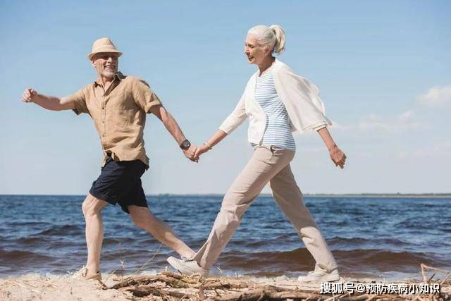 走路能降血糖？医生：别再做“无用功”，牢记4点，血糖或不再升
