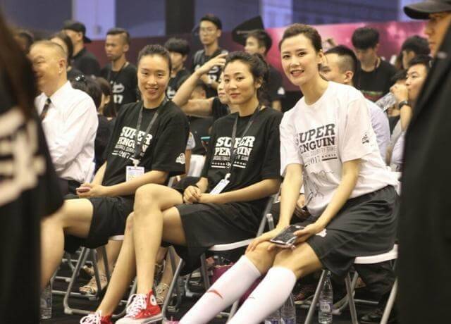 她是中国女篮第一美女,库里曾经多次偷看,科比也直夸她漂亮_赵爽_球迷