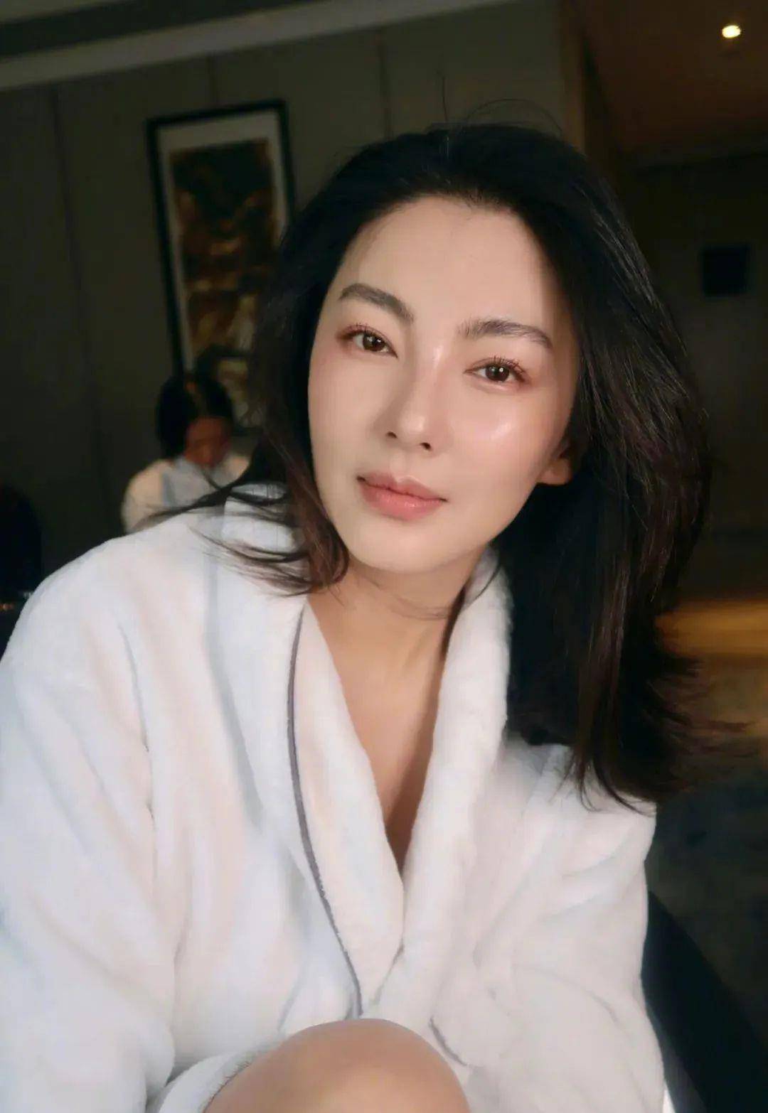 生来就应该做女明星的张雨绮,当然要掌握自己的"高光时刻"