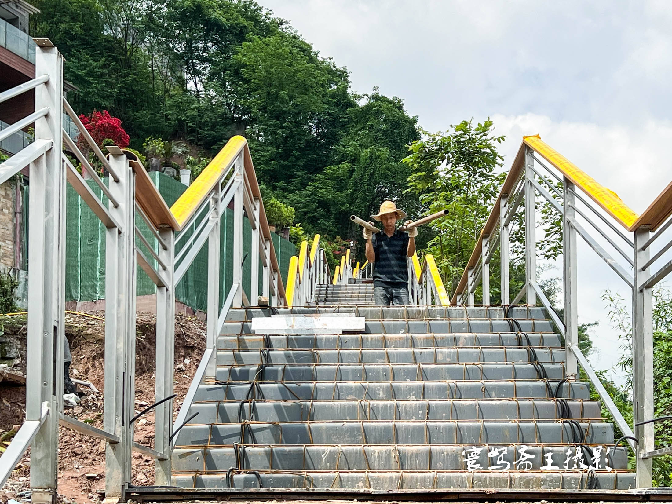 重庆半山崖线步道沙坪坝段打卡起点就是重庆的悬空寺龙泉洞道观