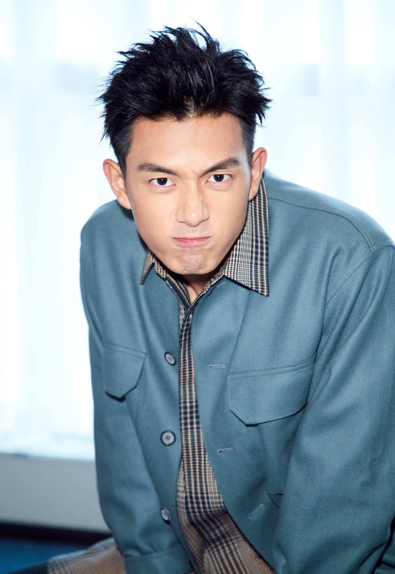 钟楚曦与俄罗斯男友的酒店亲密照曝光她还跟李现谈过恋爱