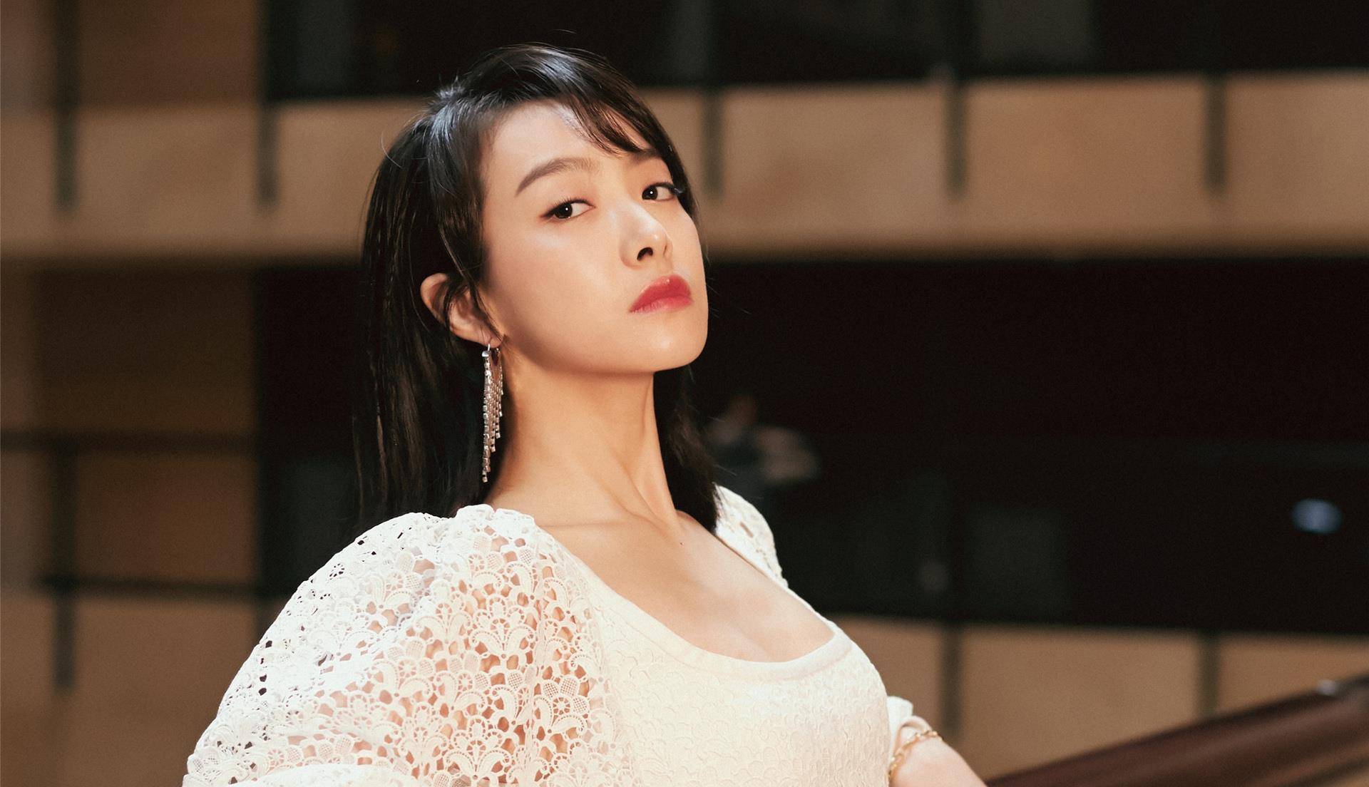 从肖战到宋茜:为什么粉丝敢插手偶像的事业?饭圈该被抵制吗?