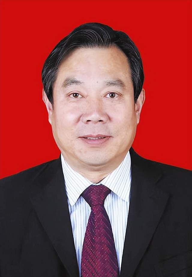 蒲城县尧山镇闫家村党总支书记,村委会主任屈拴宁 潼关县公共交通有限