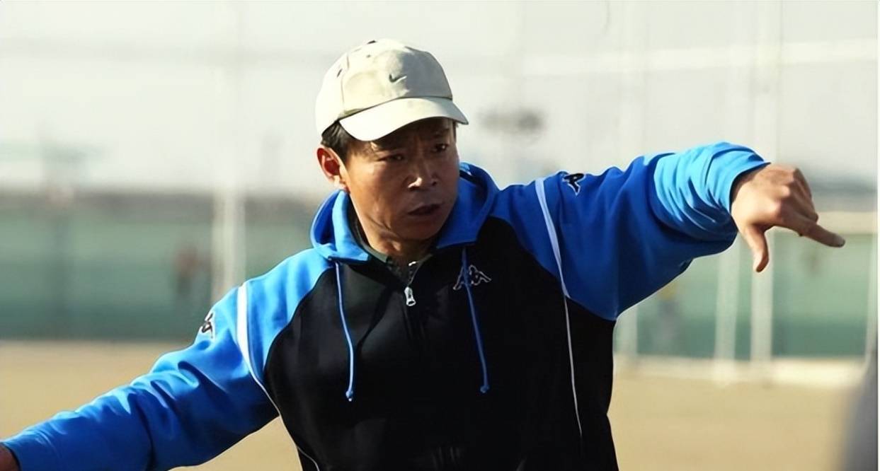 25岁就退役,曾差点加入拜仁,李华筠的职业生涯你了解吗?