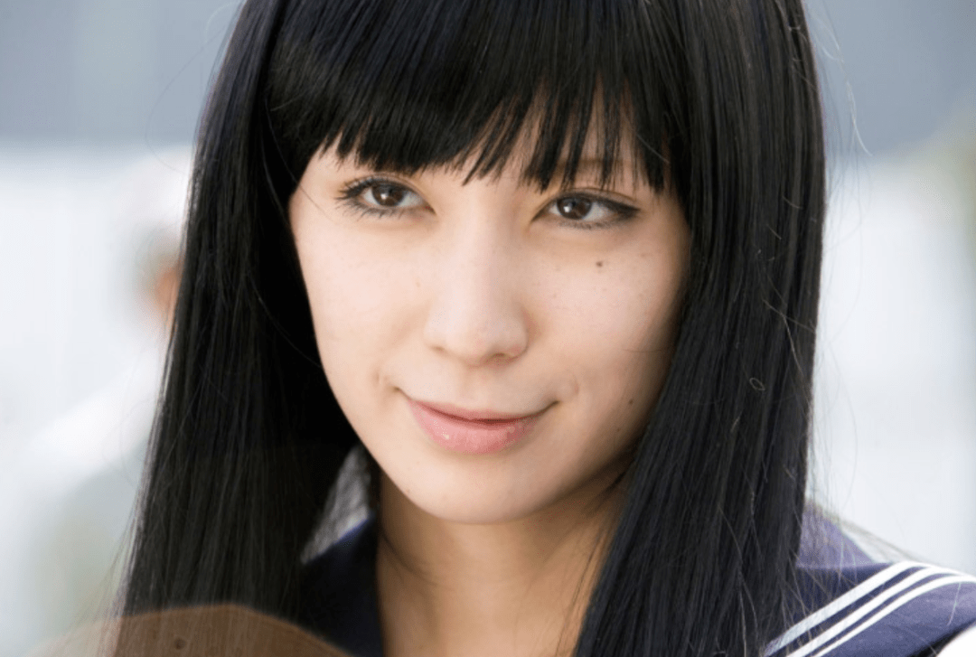 的女主角阿德莱恩·鲁道夫凭借美剧《萨布丽娜的惊心冒险》崭露头角