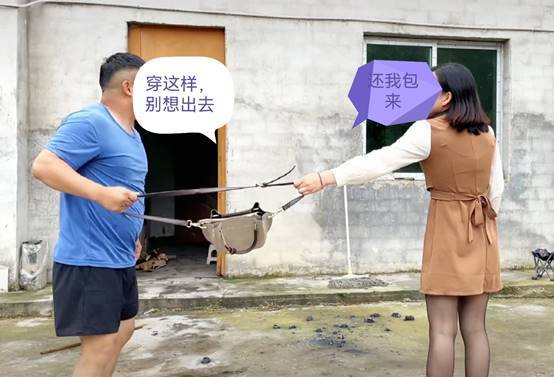 没想到,妻子直接跑下楼,男子追到楼下后一把抓住女子的背包:"穿成这样