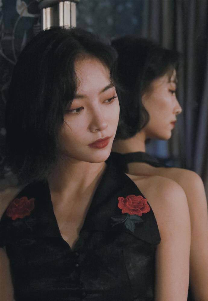 原创许佳琪穿旗袍露直角肩太美了网友纷纷沦陷气质美女