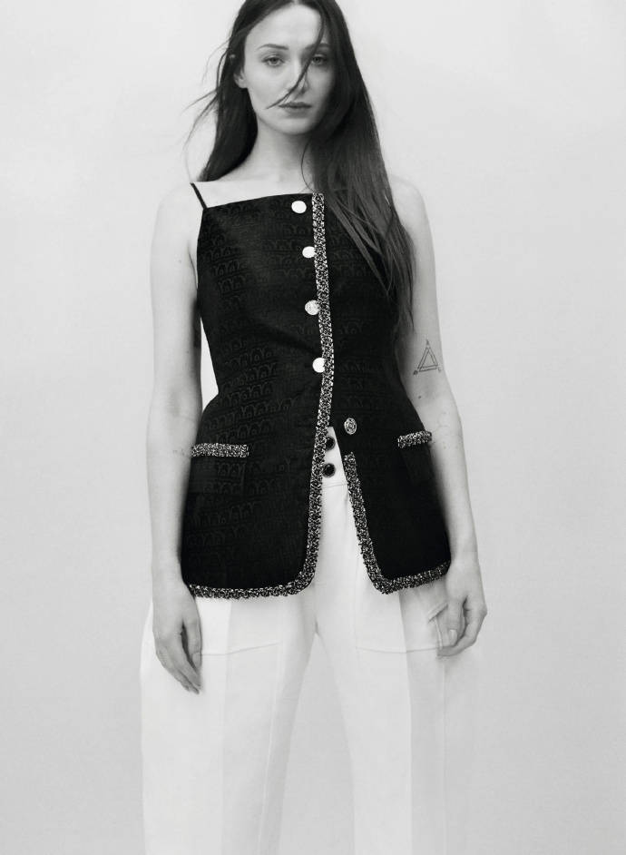 26岁权游三傻身材管理绝了,挺孕肚依旧苗条迷人,网友:还是很美_索菲