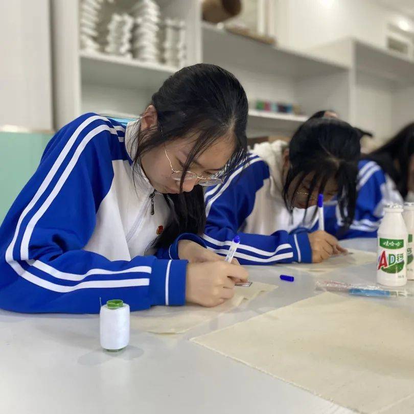 大美育人清华大学美术学院给中学生的美育课