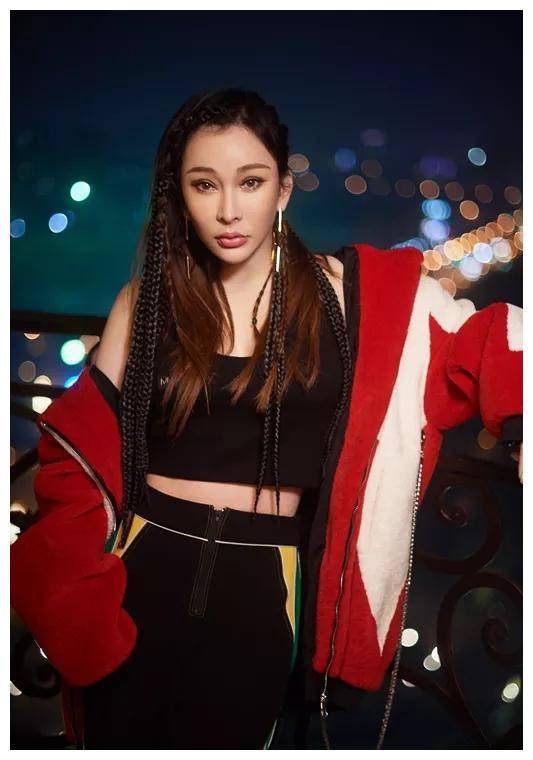 "电臀天后"温岚写真曝光,一身嘻哈风配脏脏辫,酷感十足认不出_look