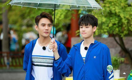 原创肖战最新综艺路透照已出稀疏头发证明其近况欠佳