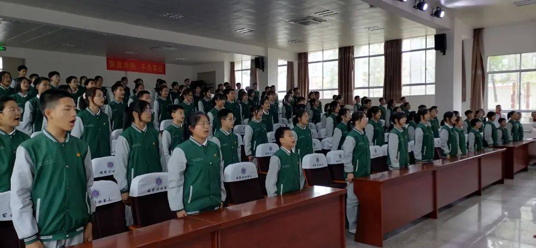 奋进新征程一起向未来兴国三中举行离队入团仪式集中示范活动