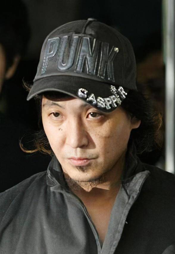 1998年,她前脚和野岛伸司分手,后脚就和高相佑一走到了一起.