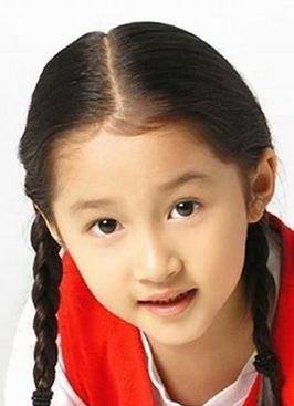 关晓彤被父母捧红当女明星,她的姐姐关晓珊为何却在卖拉面?