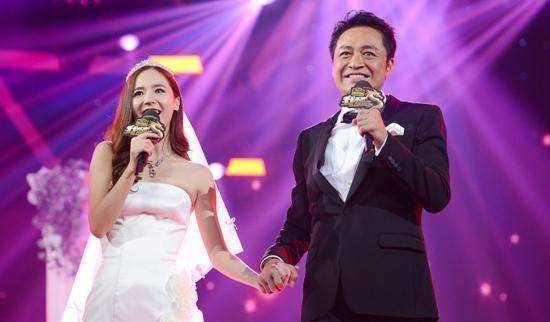 原创咆哮帝马景涛遭37岁妻子抛弃如今在农村婚礼上捞金