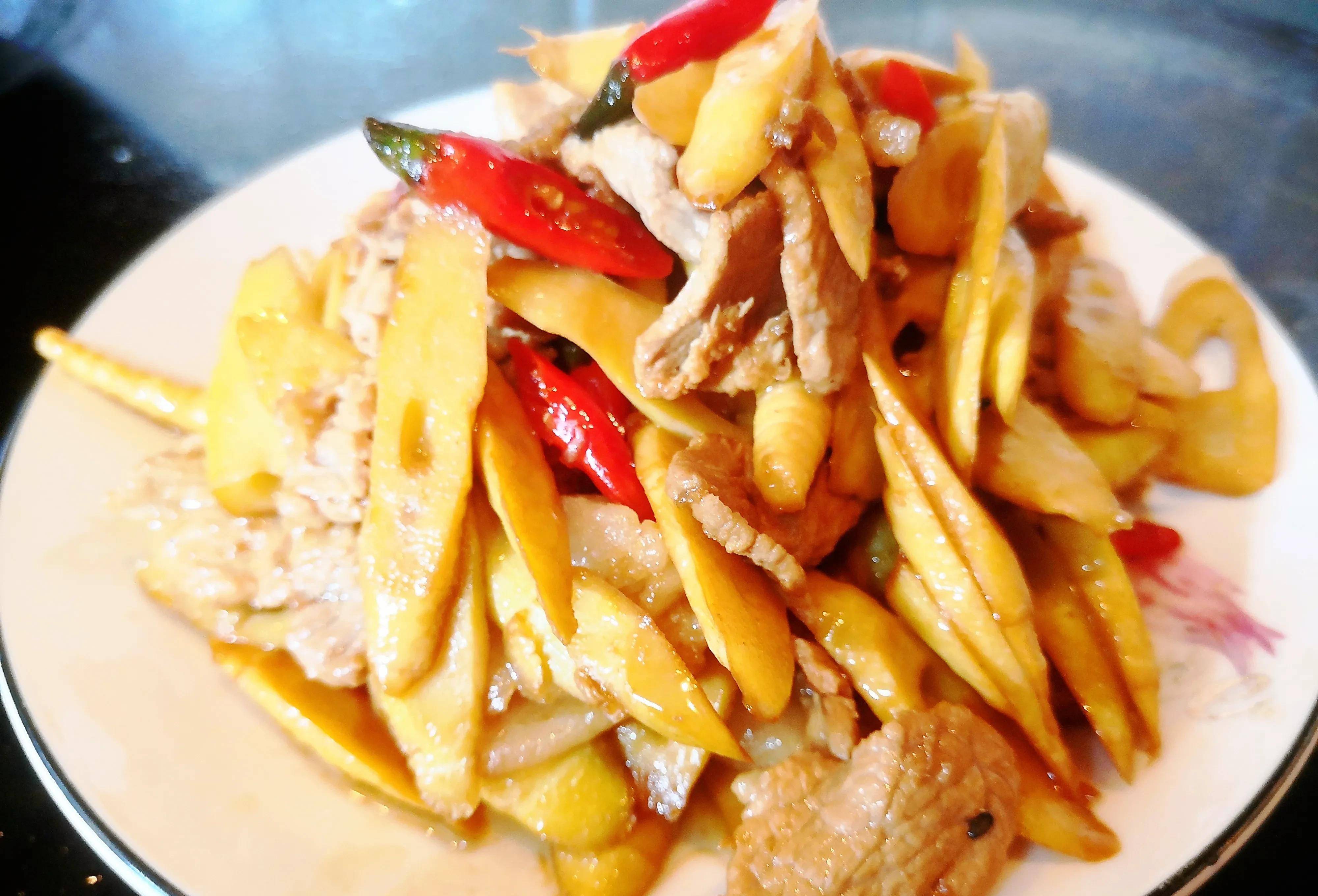 大鱼大肉适可而止,小炒肉荤素搭配值营养均衡得推荐_肉片_胡萝卜_里脊