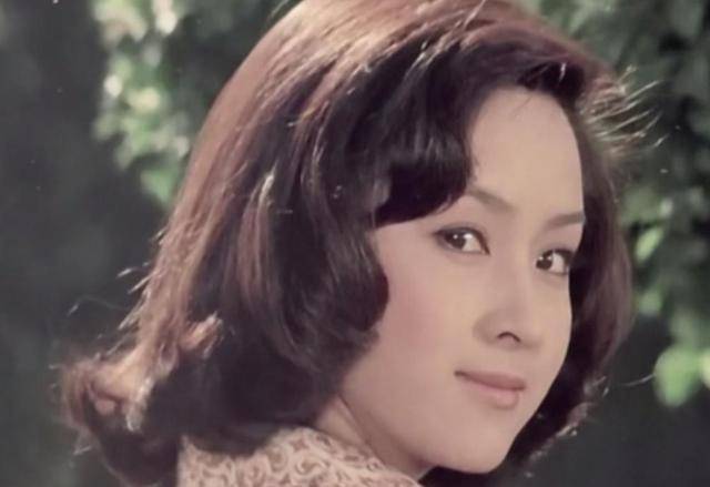 初代琼瑶女郎甄珍做开颅手术仅儿子陪护,曾是谢贤和刘家昌的前妻_章家