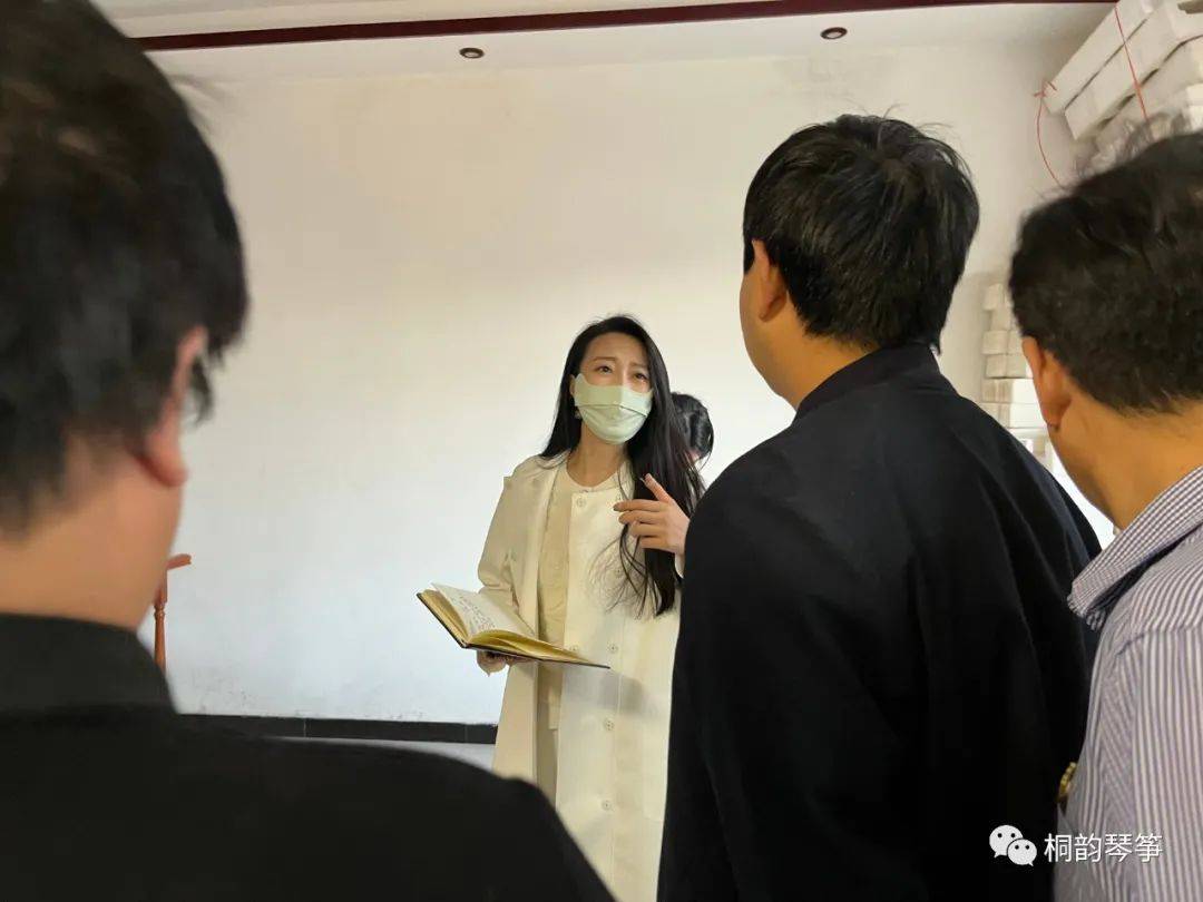 中央音乐学院副教授苏畅老师到桐韵乐器古筝厂区指导工作