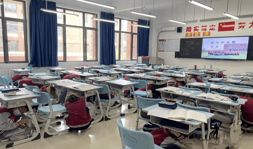 临潼区渭北中学开展校园安全应急疏散演练活动