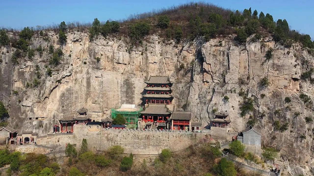 河北一处国家级建筑群风景区，历代修葺续建，是全国祭祖圣地