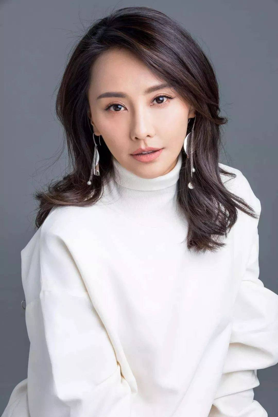 她是吴奇隆前妻,33岁嫁给老外,如今41岁婚姻幸福让人羡慕_马雅舒_萧