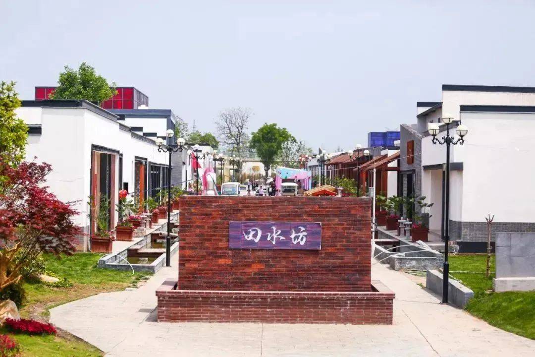 距西安市1小时车程,距渭南市城区13公里,北接渭南市南塬新区,南邻西安