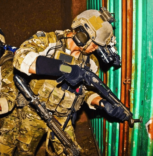 没什么锁是一发喷子解决不了的,关于下挂式霰弹枪的故事_近距离作战