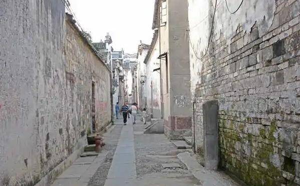 不止黄山，在安徽还藏着一条古街，还藏有罕见的马头墙