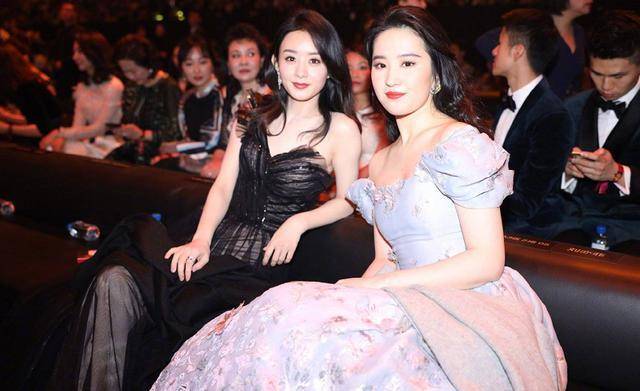 原创微博之夜上赵丽颖刘亦菲侧颜比美刘亦菲因公主裙完胜
