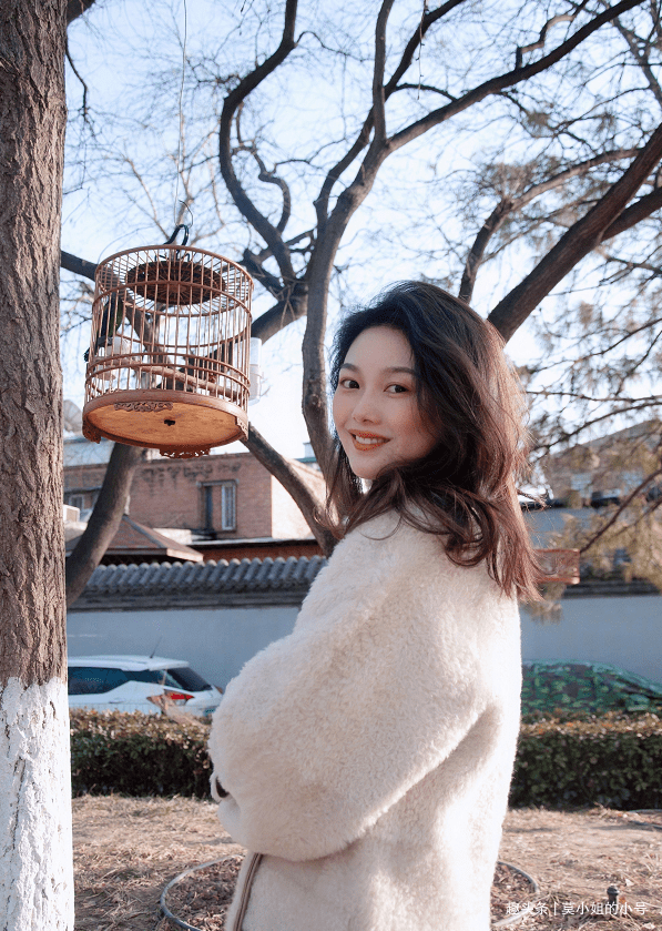 未回应美术馆工人坠楼网红晚晚晒照又惹争议网友怒斥她无下限