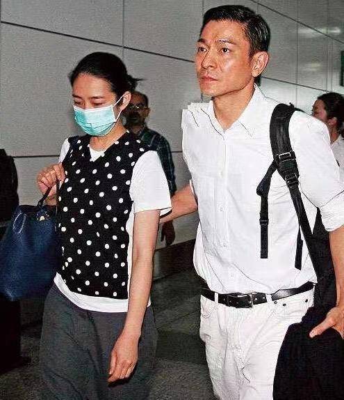 刘德华妻子选秀照片曝光女神气质不输王祖贤不卑不亢获宠24年