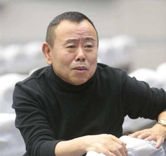 原创63岁潘长江近况粉碎性骨折瘫坐轮椅豪宅意外曝光令人咋舌