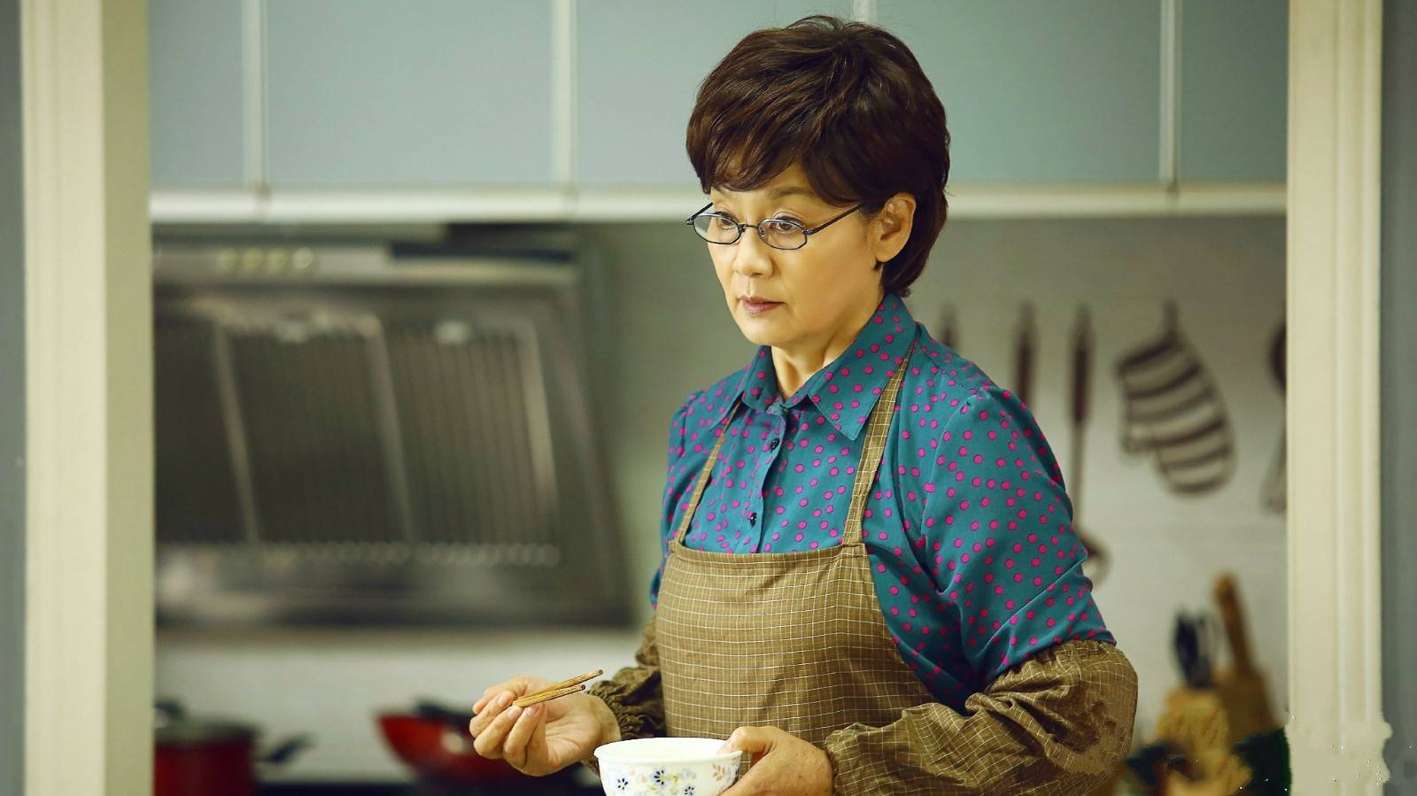 她曾是无数男星的梦中情人,24岁却嫁给丑男,66岁皈依佛门_潘虹_感情