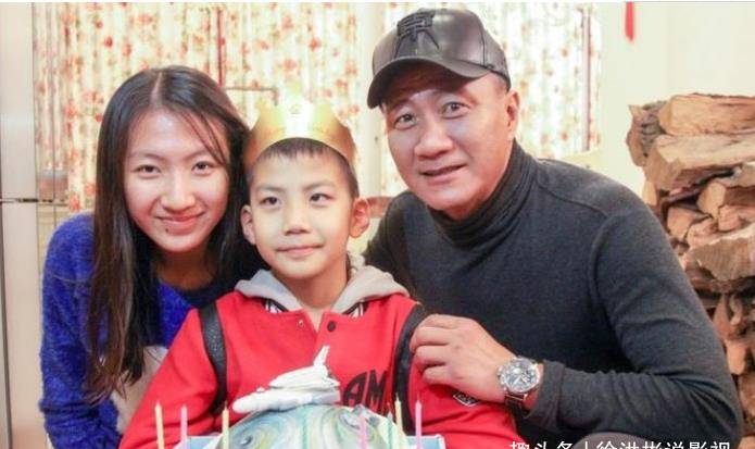 原创胡军13岁儿子康康近照曝光身高直逼父亲总裁气质依旧不减
