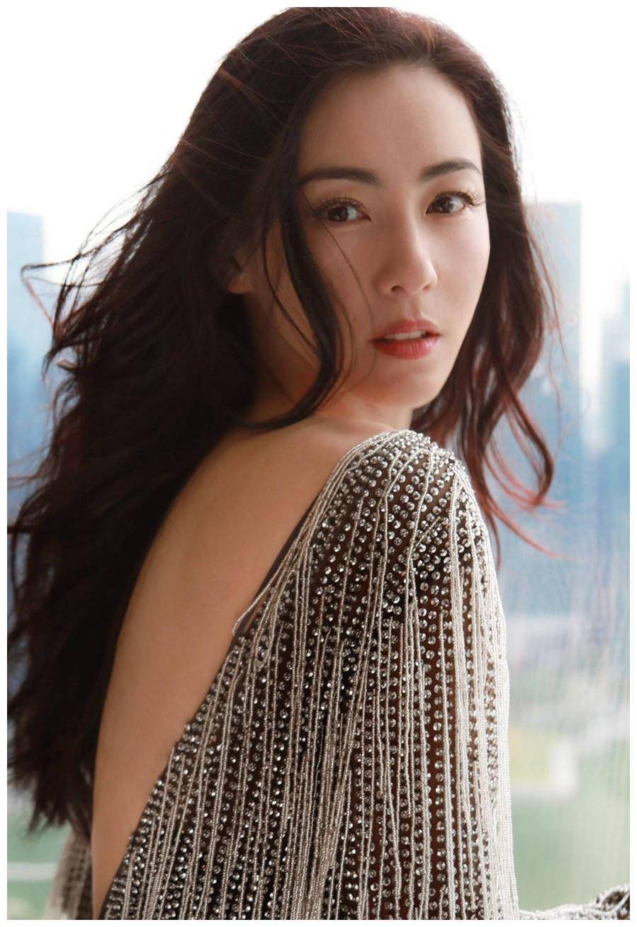 原创不老女神张柏芝黑白色花纹连衣裙优雅大气尽显女人魅力