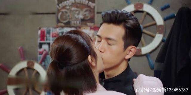原创亲爱的热爱的接吻的花絮多尴尬啊当李现受到惊吓时杨紫
